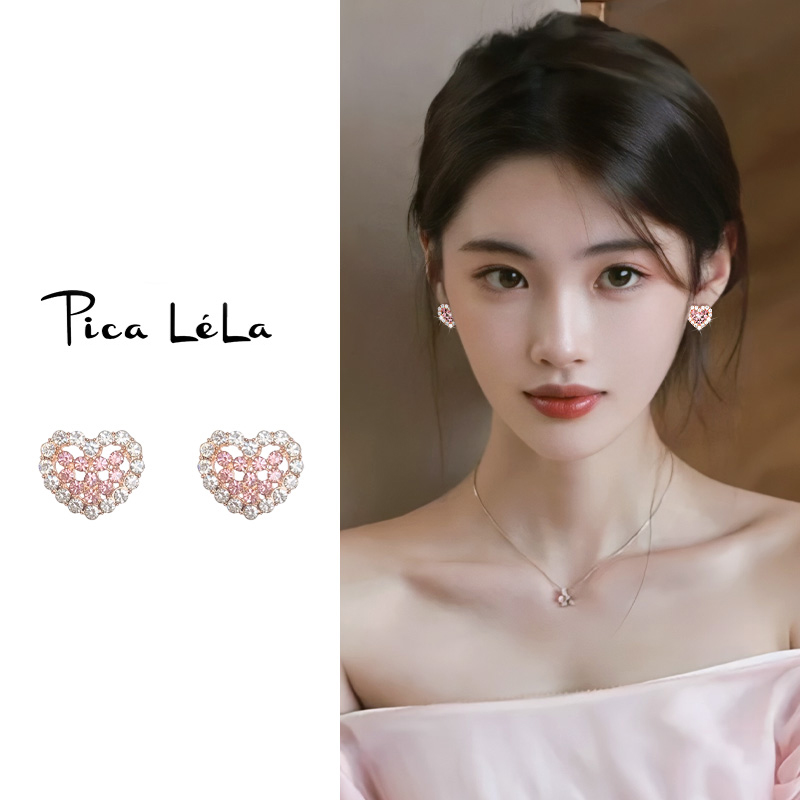 轻奢粉色镂空爱心耳钉