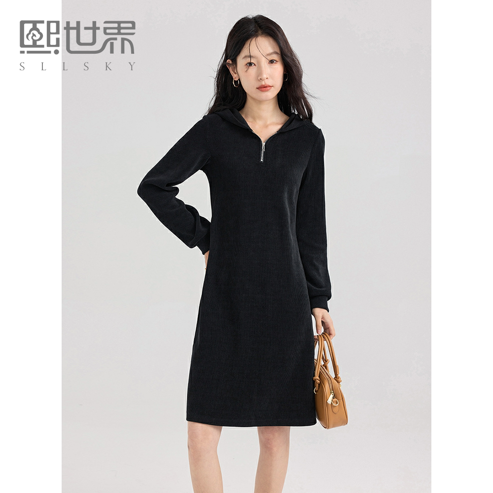 熙世界慵懒风连帽卫衣裙女秋冬2025新款黑色坑条灯芯绒直筒连衣裙