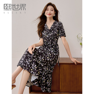 熙世界浪漫法式围裹式碎花连衣裙女夏季黑色泡泡袖V领茶歇鱼尾裙