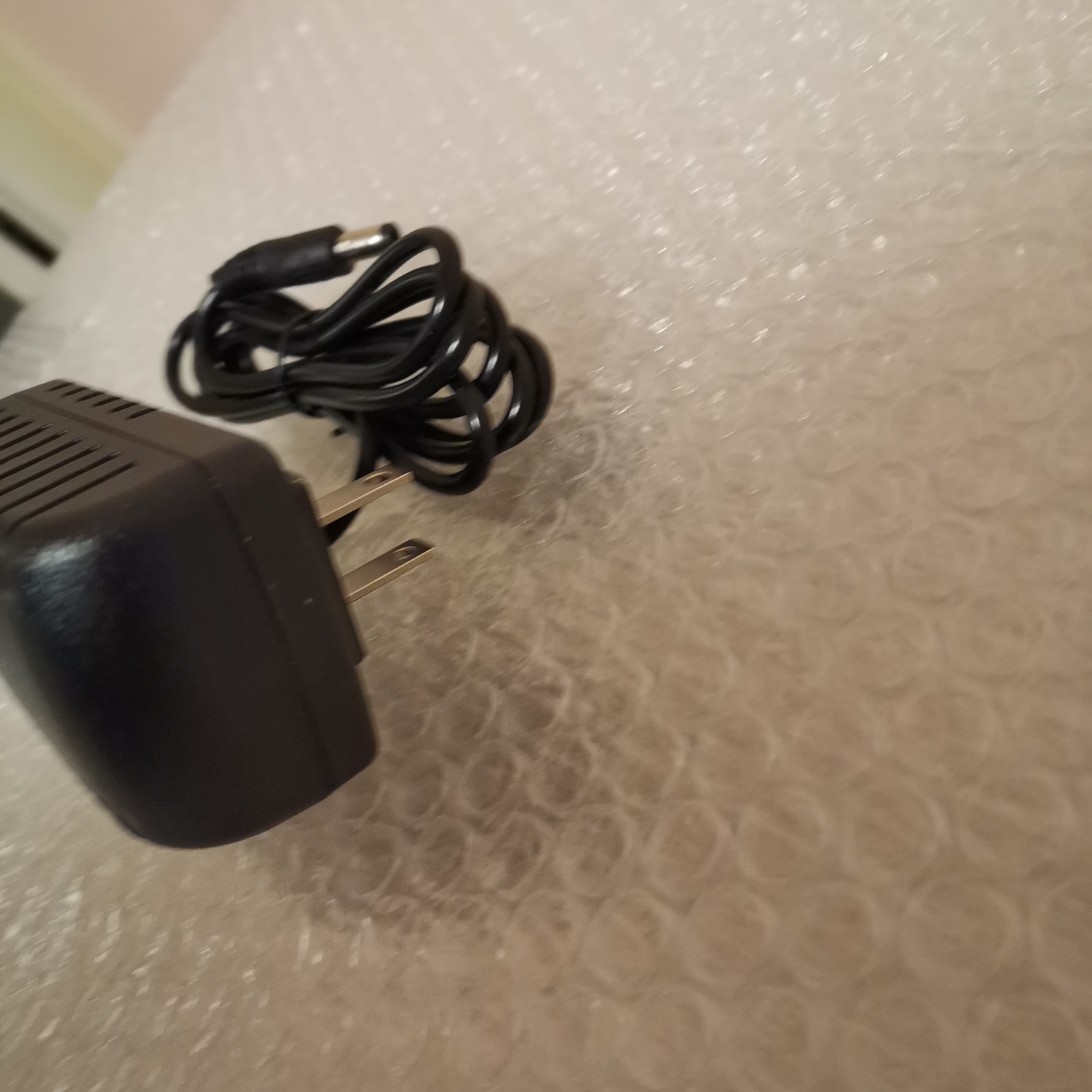 12V2A英规港插开关电源适配器电源监控设备配件LED通用1.5A按摩器