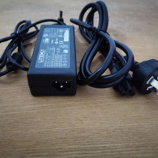 神舟天 D2筆記本電源適配器19V3.42A小口電源充電器線 UI43R