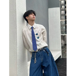 款 慵懒感个性 男生春季 竖条纹衬衫 宽松休闲衬衣外套 徽章学院风长袖