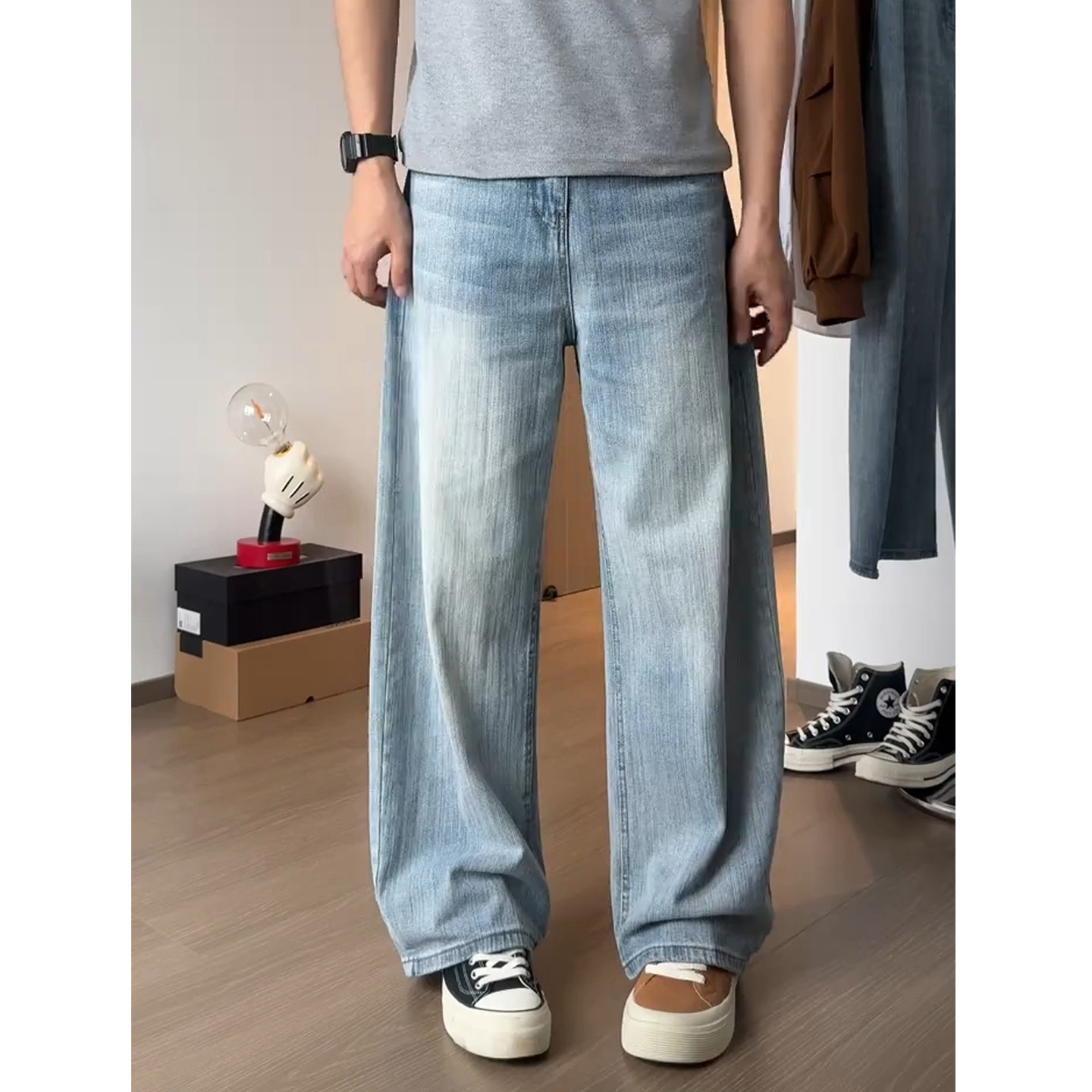 浅蓝色水洗弯刀牛仔裤男款春夏秋季cleanfit垂感直筒宽松阔腿裤子
