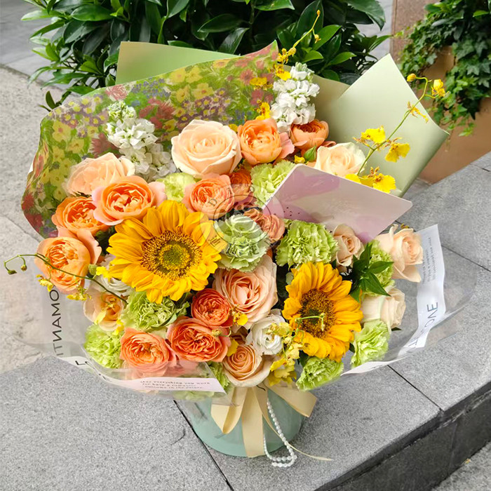 橙色系鲜花抱抱桶香槟玫瑰向日葵康乃馨生日礼物儿童节教师节北京