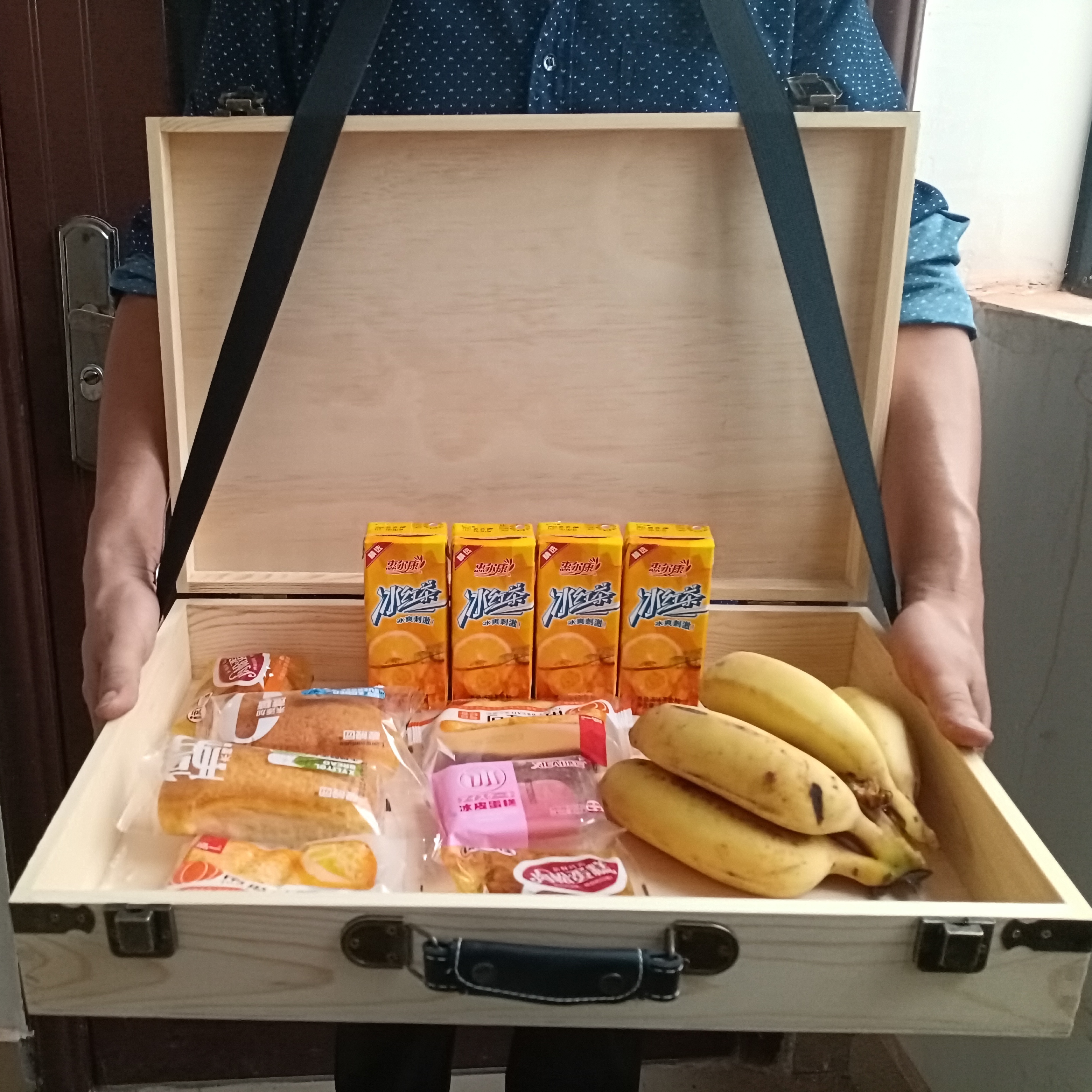 挂脖托盘托箱销售饮料酒水奶茶雪糕凉茶凉粉冰淇淋冰粉走动式叫卖