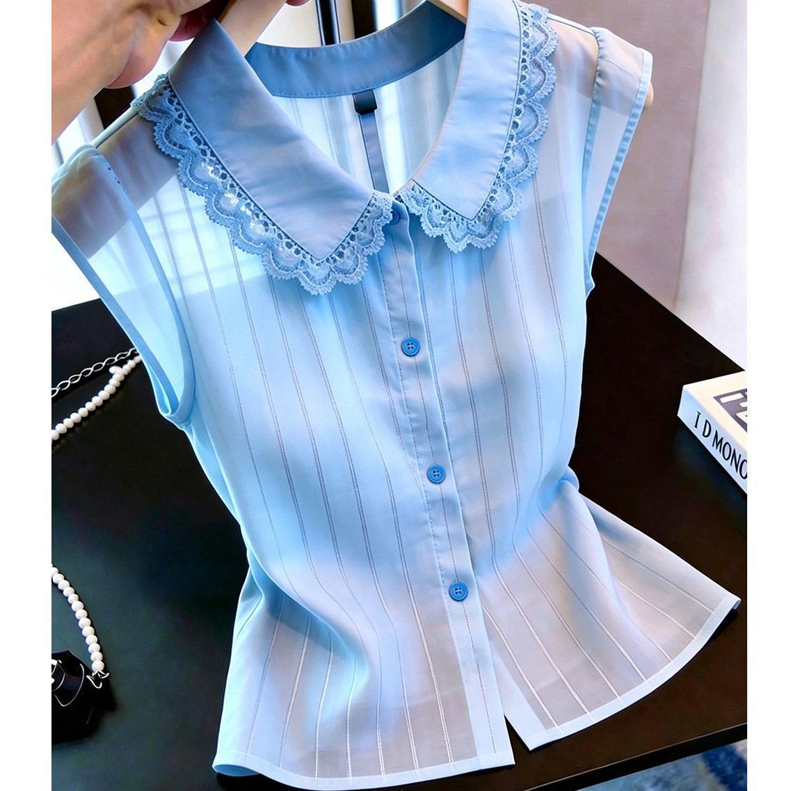 夏季浅蓝蕾丝翻领无袖显瘦衬衫