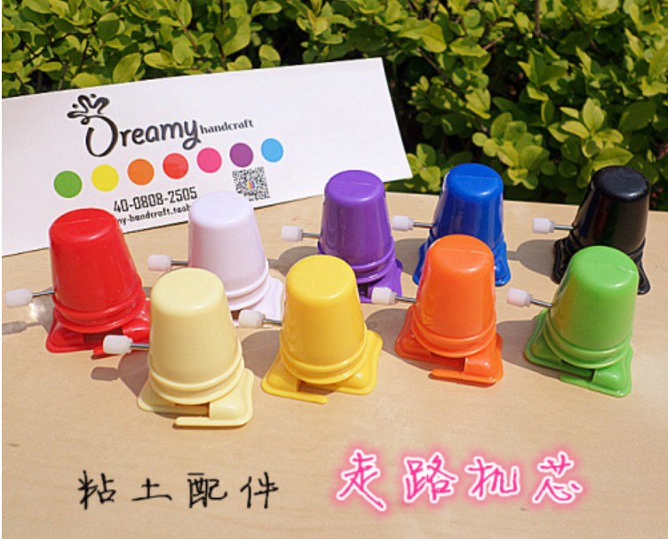 会走路小黄人动力发条 迷你机器人DIY超轻粘土配件 小型走路玩具图片
