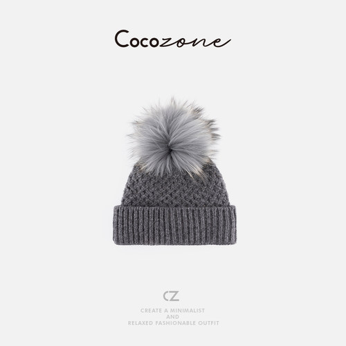 COCO ZONE 刘 一一【100羊毛】貉子毛球菱形格纹帽子 CD2A2634