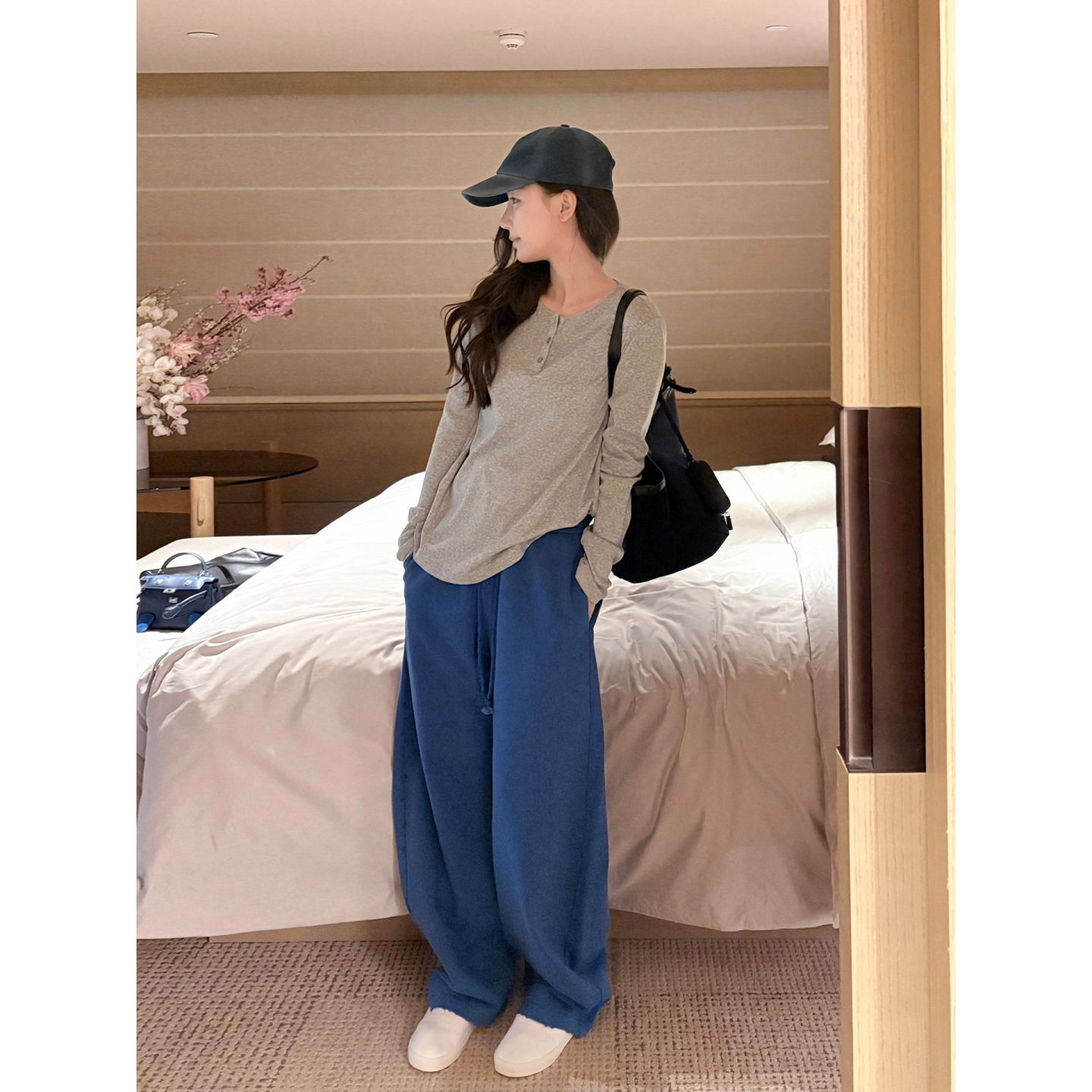 COCO ZONE 刘一一 26早秋“三粒扣”休闲圆领纯色半开领长袖T恤女