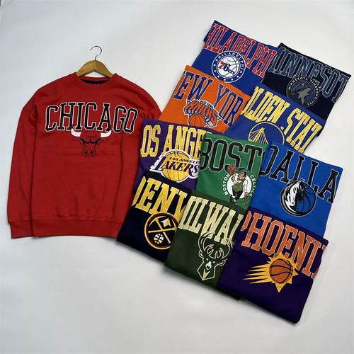 龟裂印花美国篮球圆领加绒卫衣