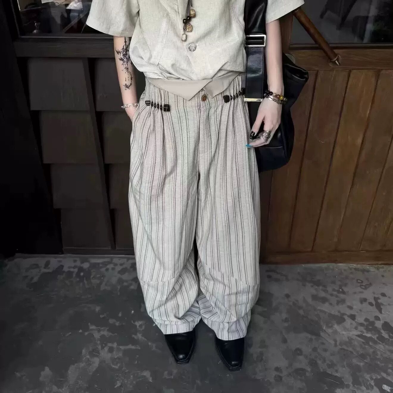 FOBSOM 复古条纹翻腰木扣捏褶直筒阔腿西裤垂坠松弛老钱风休闲裤