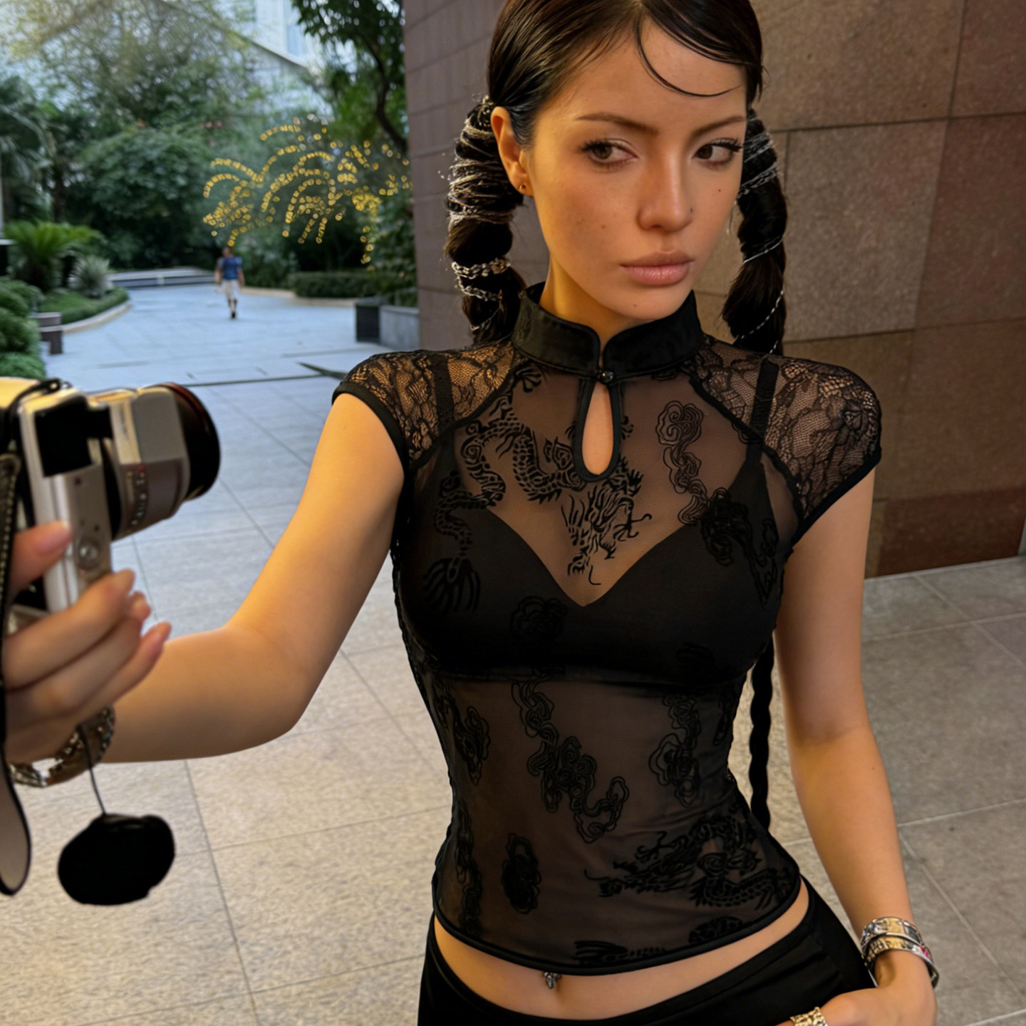 H家欧美女装 新中式水滴状镂空盘扣龙纹透视上衣复古紧身网纱T恤