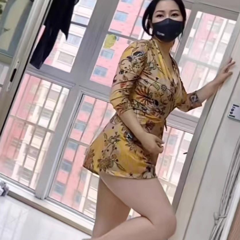 复古印花V领连体裤女短款收腰