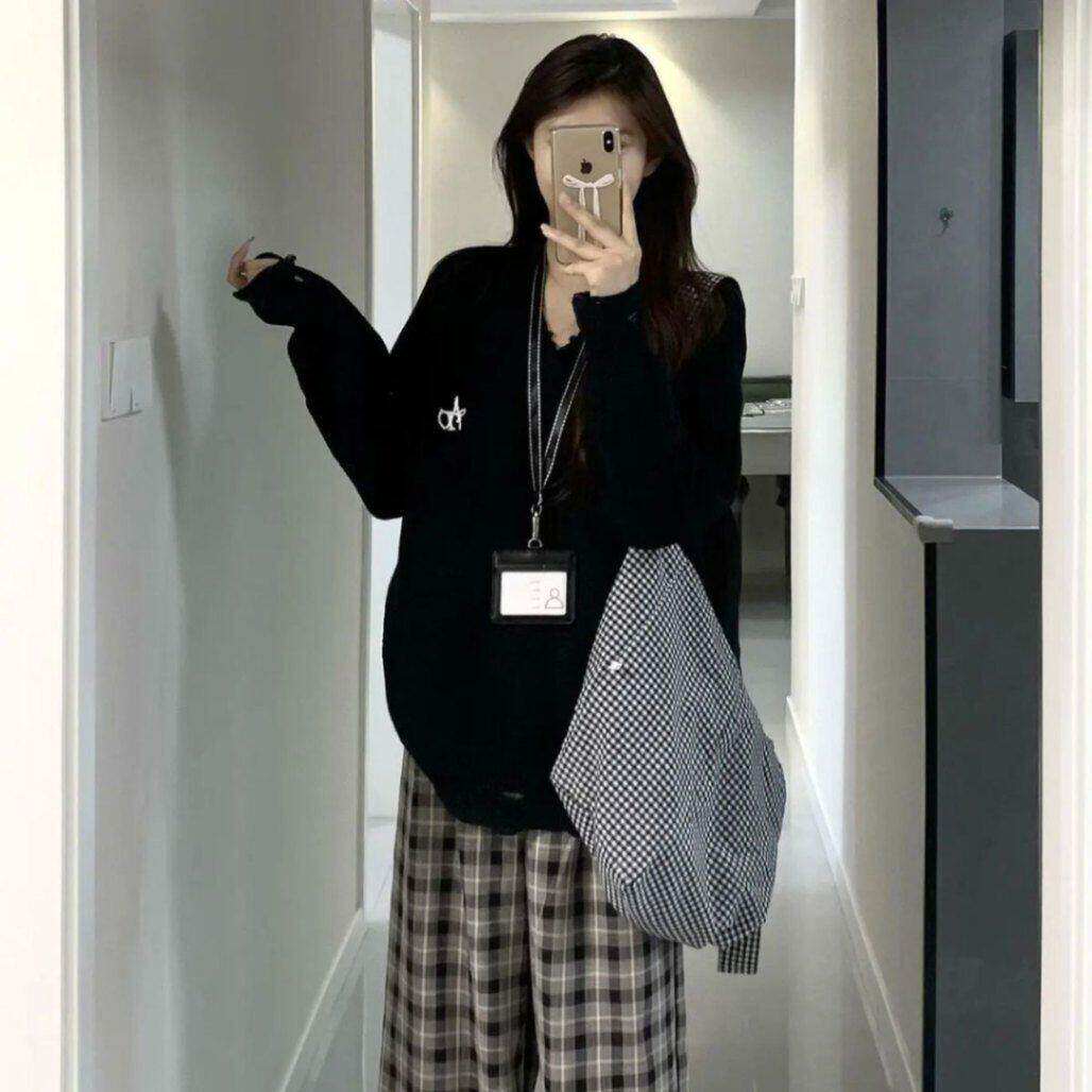 韩版慵懒风黑色软糯毛茸茸v领套头毛衣女学生秋冬宽松显瘦针织衫