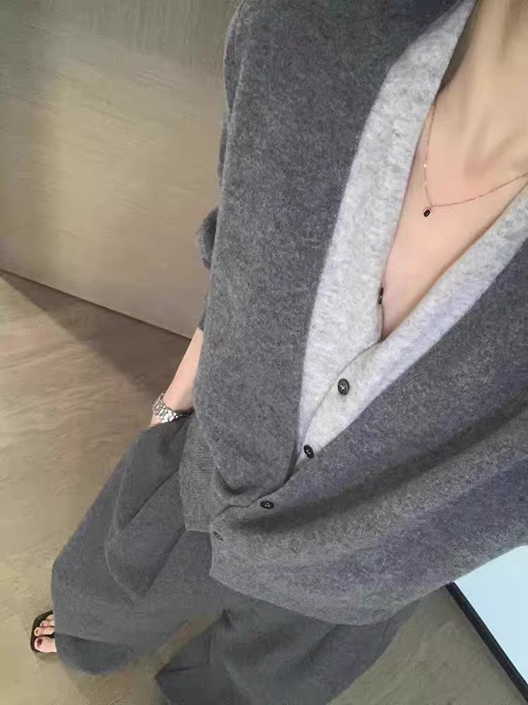 气质优雅羊毛开衫女V领假两件宽松针织外套百搭显瘦羊绒外搭上衣