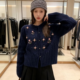 韩系精美重工立体手工钩花圆领长袖针织开衫女洋气减龄毛衣外套潮