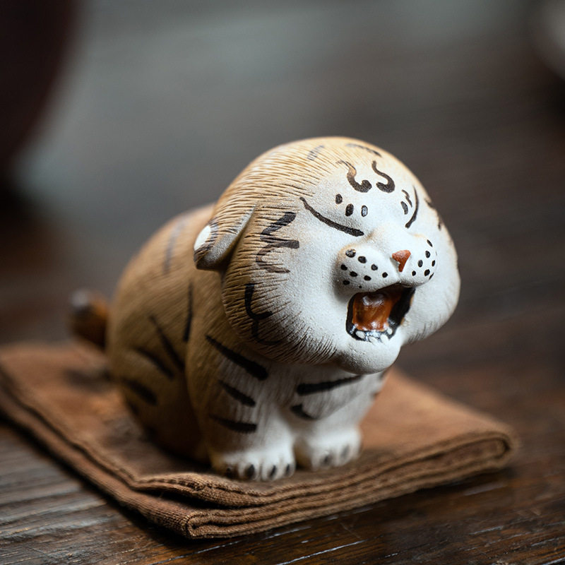 宜兴紫砂茶宠老虎摆件生