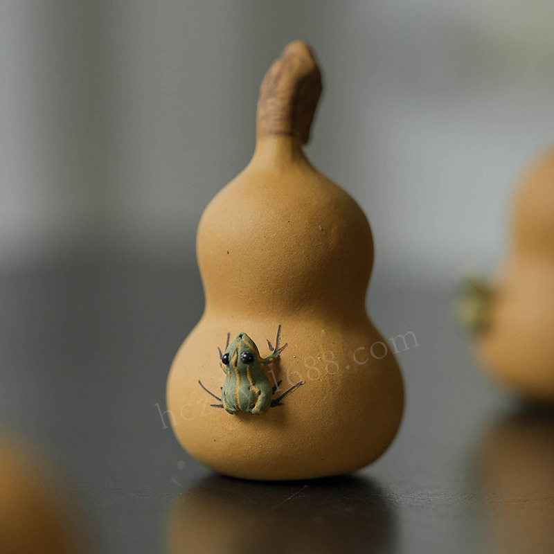 宜兴紫砂喷水茶宠葫芦青
