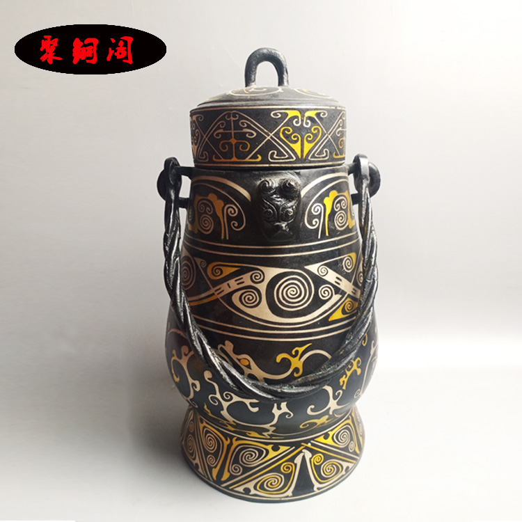 错金银提梁卣虎食人卣古代酒器青铜器仿古摆件家居装饰古玩收藏品