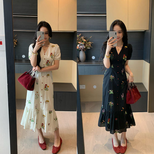 刺绣v领连衣裙女夏季法式微胖mm