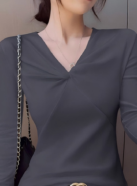 灰色v领打底衫女春秋内搭2025新款纯棉修身长袖t恤设计感扭结上衣