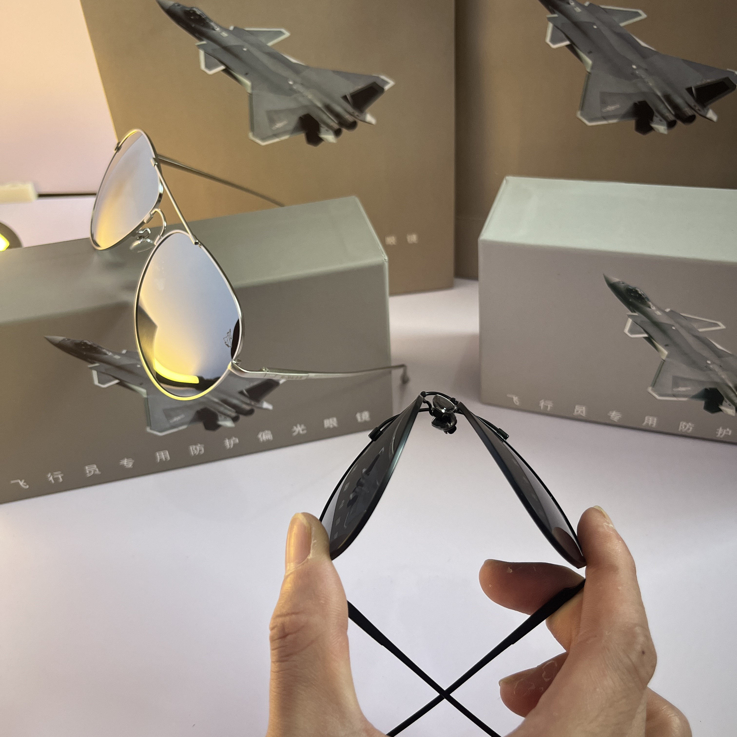 正品歼20飞行员专用偏光太阳镜男女复古墨镜纪念款钛合金蛤蟆眼镜