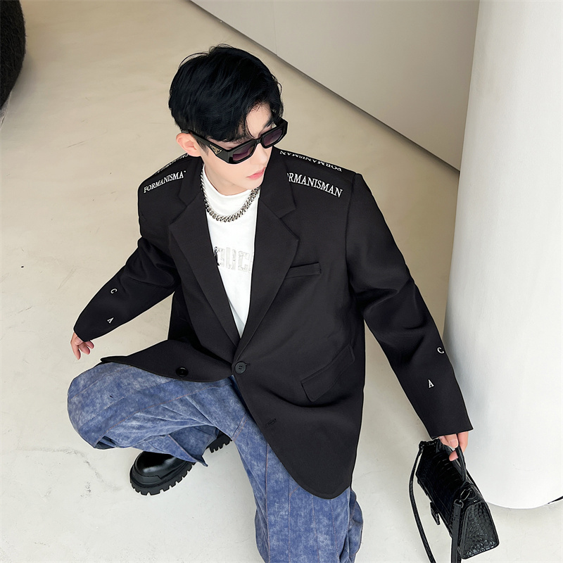 韩版痞帅黑色高级感西装外套男休闲轮廓型肩部字母印花设计西服潮