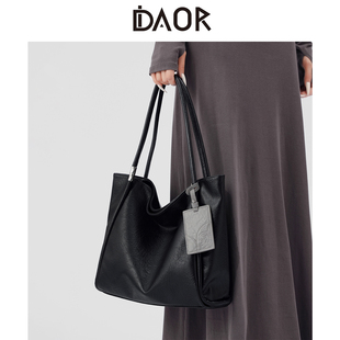DAOR小众真皮黑色大容量托特包女2025新款 秋冬通勤单肩包腋下大包