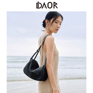 DAOR王楚然同款牛皮枕头包女2025新款高级感腋下包通勤单肩斜挎包