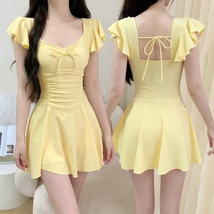 显瘦纯色保守海边度假泳装 2025新款 修身 连体泳衣女甜美裙式 爆款