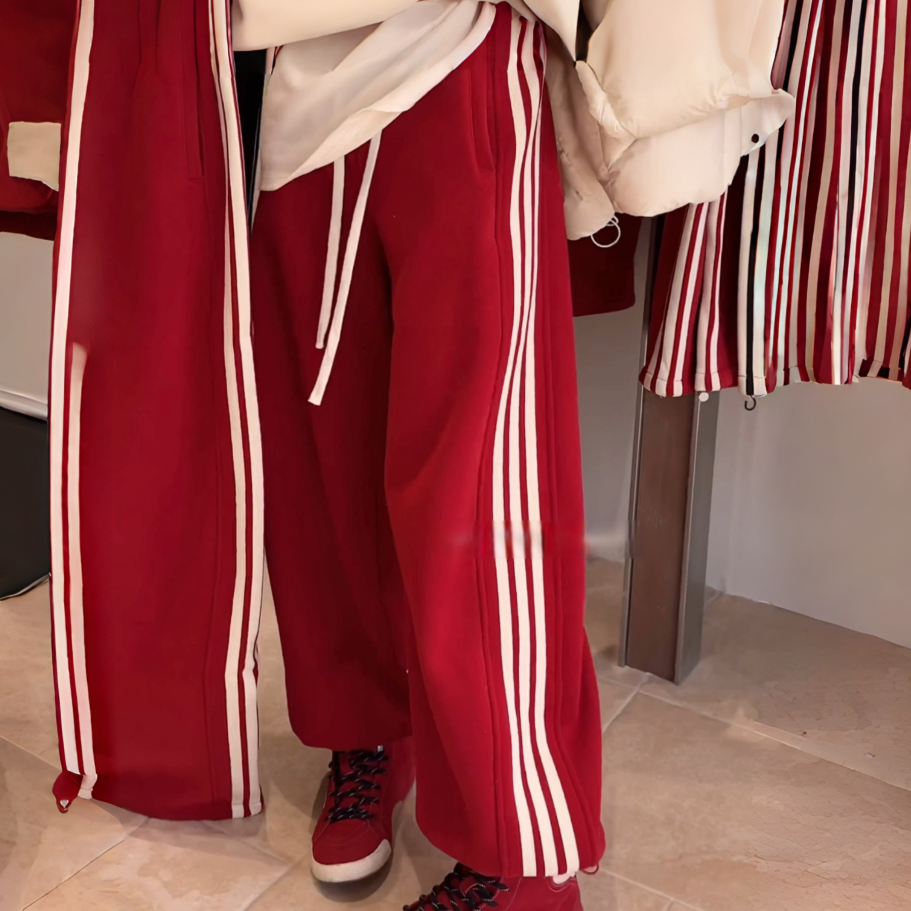 红色条纹减龄加绒可束脚休闲卫裤