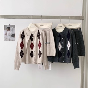 韩系学院风菱格背心针织开衫套装女2025年秋冬季时尚半身裙三件套