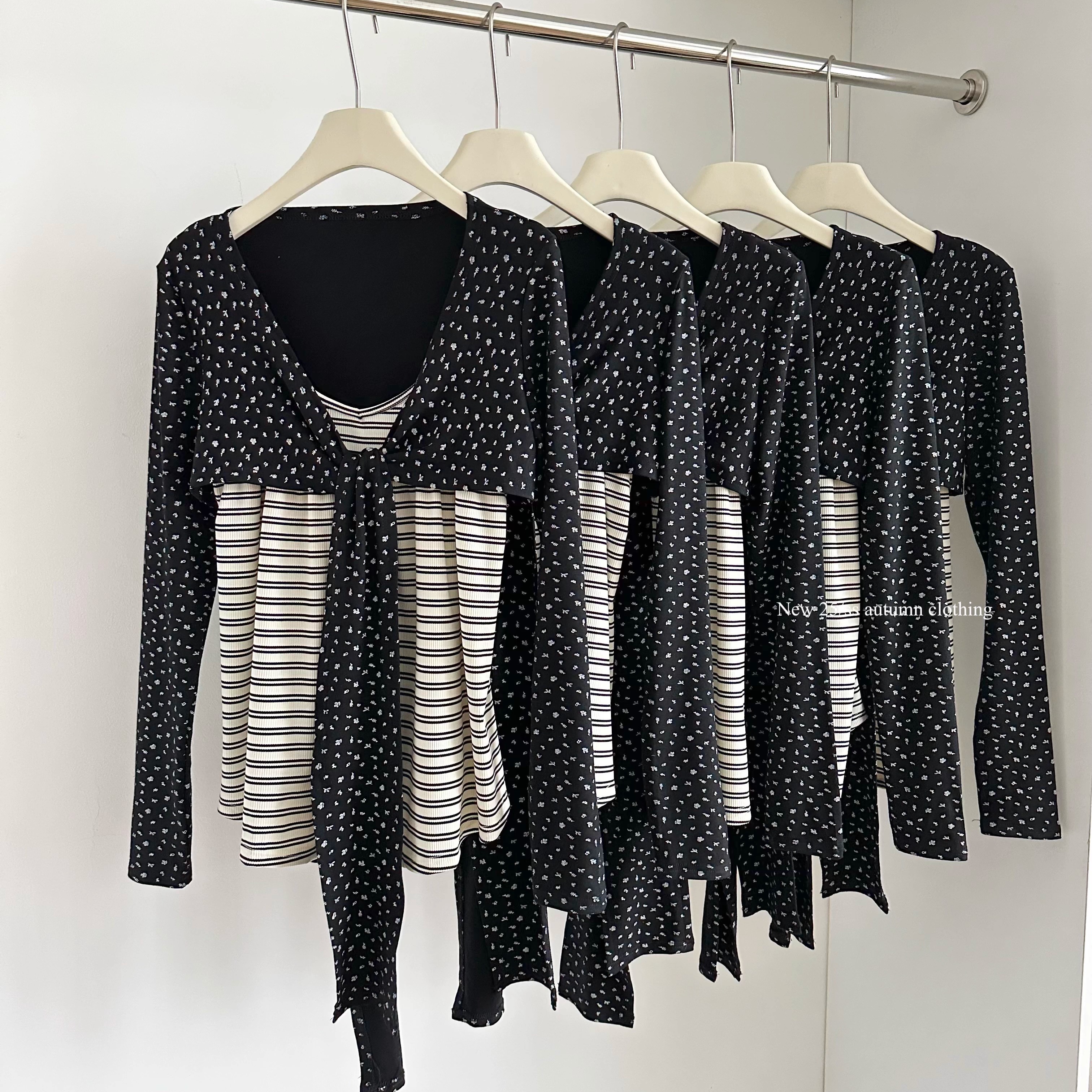 波点针织开衫+条纹背心吊带套装