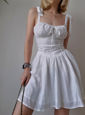 法式仙气少女白色V领裹胸收腰显瘦吊带裙女夏修身显高纯感连衣裙