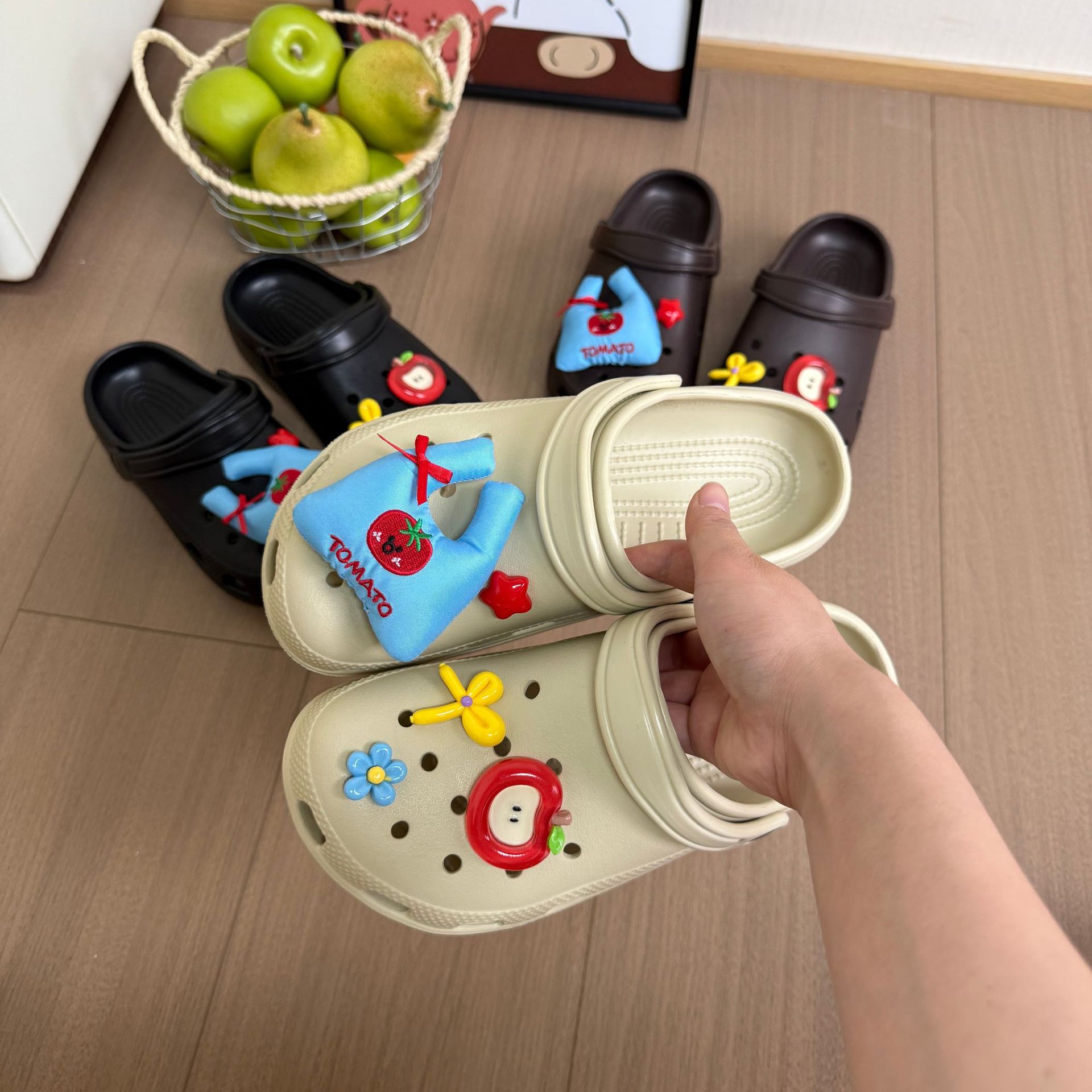 卡通可爱凉拖鞋夏季新品外穿薄底舒适透气防滑包头沙滩洞洞鞋女图片