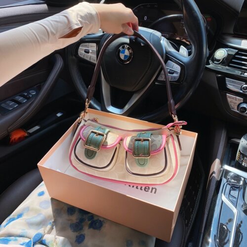 香港专柜高级感经典印花单肩法棍腋下包2026春夏新款撞色机车包包