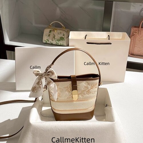 Callmekitten国风重工刺绣水桶包