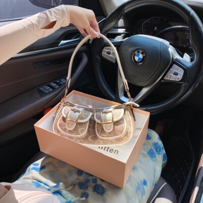 CallmeKitten复古高级感法棍包