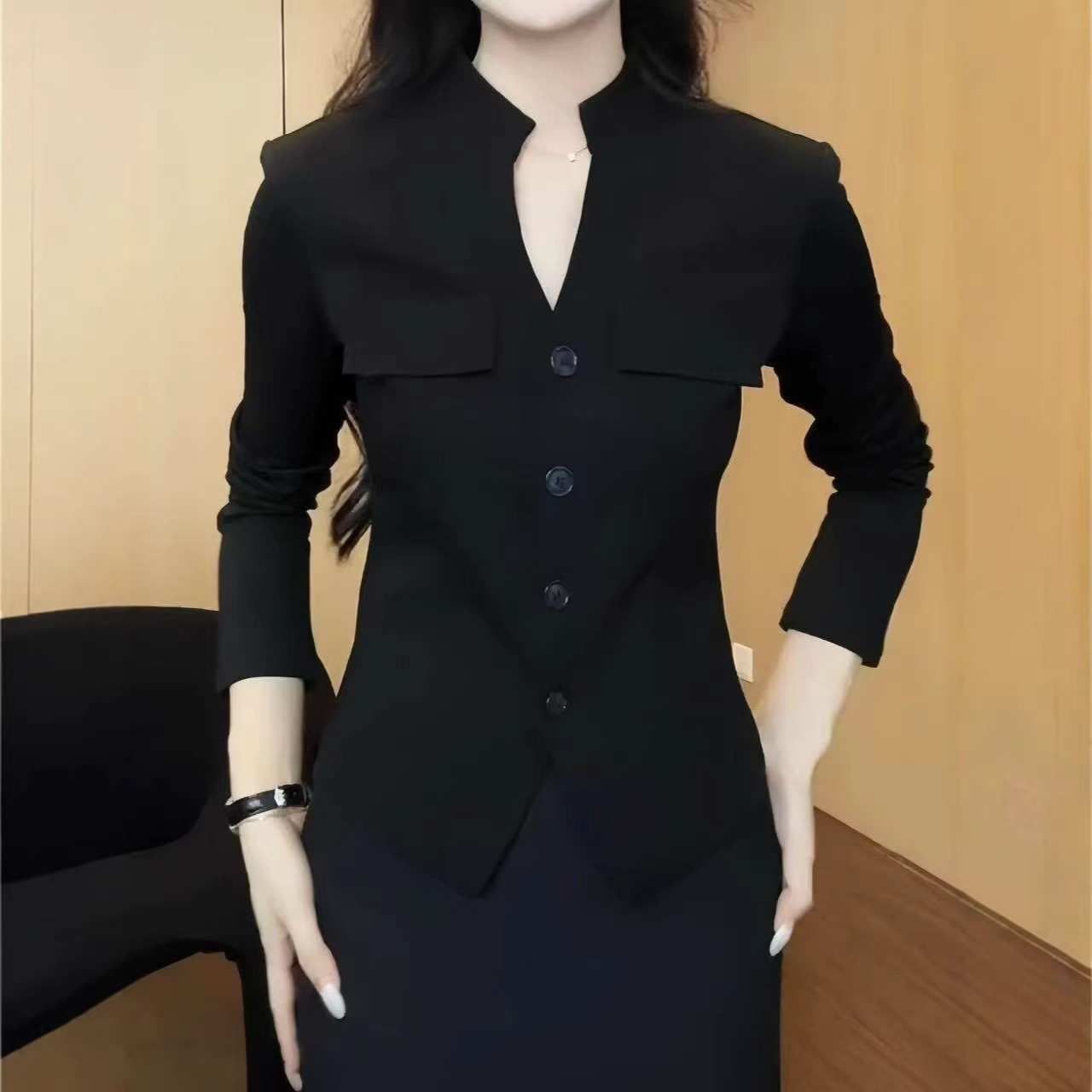 黑色立领长袖衬衫女秋季修身显瘦设计简约纽扣开衫上衣