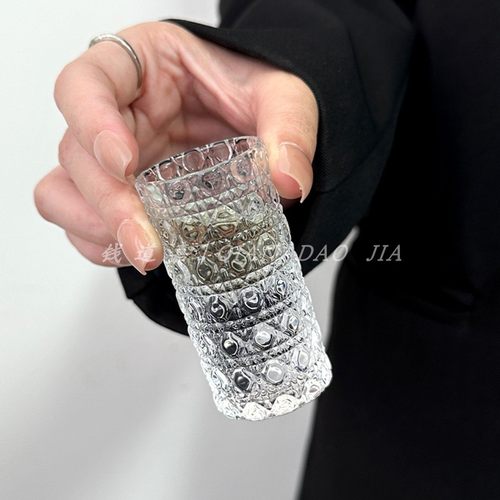 钱道嘉新款轻奢小酒杯一口杯烈酒