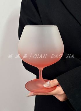 钱道嘉轻奢小众颜值渐变粉红酒杯