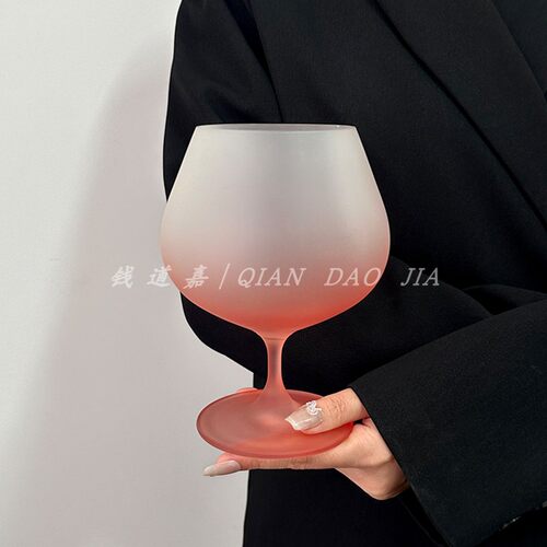 钱道嘉轻奢小众颜值渐变粉红酒杯