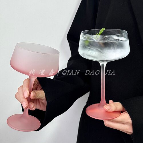 钱道嘉高颜值磨砂粉色玻璃高脚杯