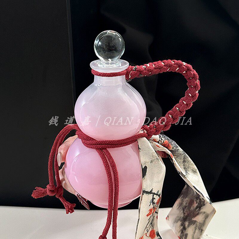 钱道嘉原创设计葫芦中药奶茶瓶子