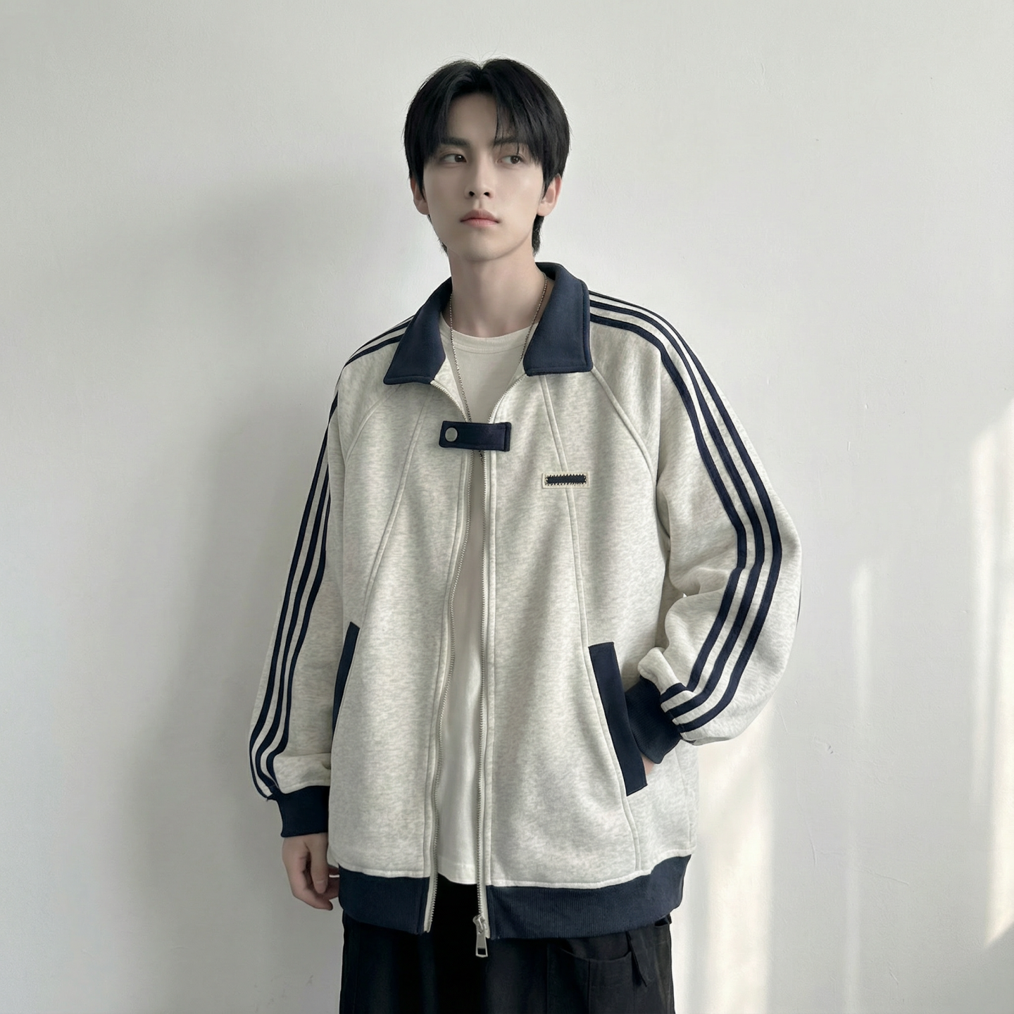 现货2026三条杠翻领夹克男宽松休闲运动外套现货R238-P68，男装夹克，星座1017