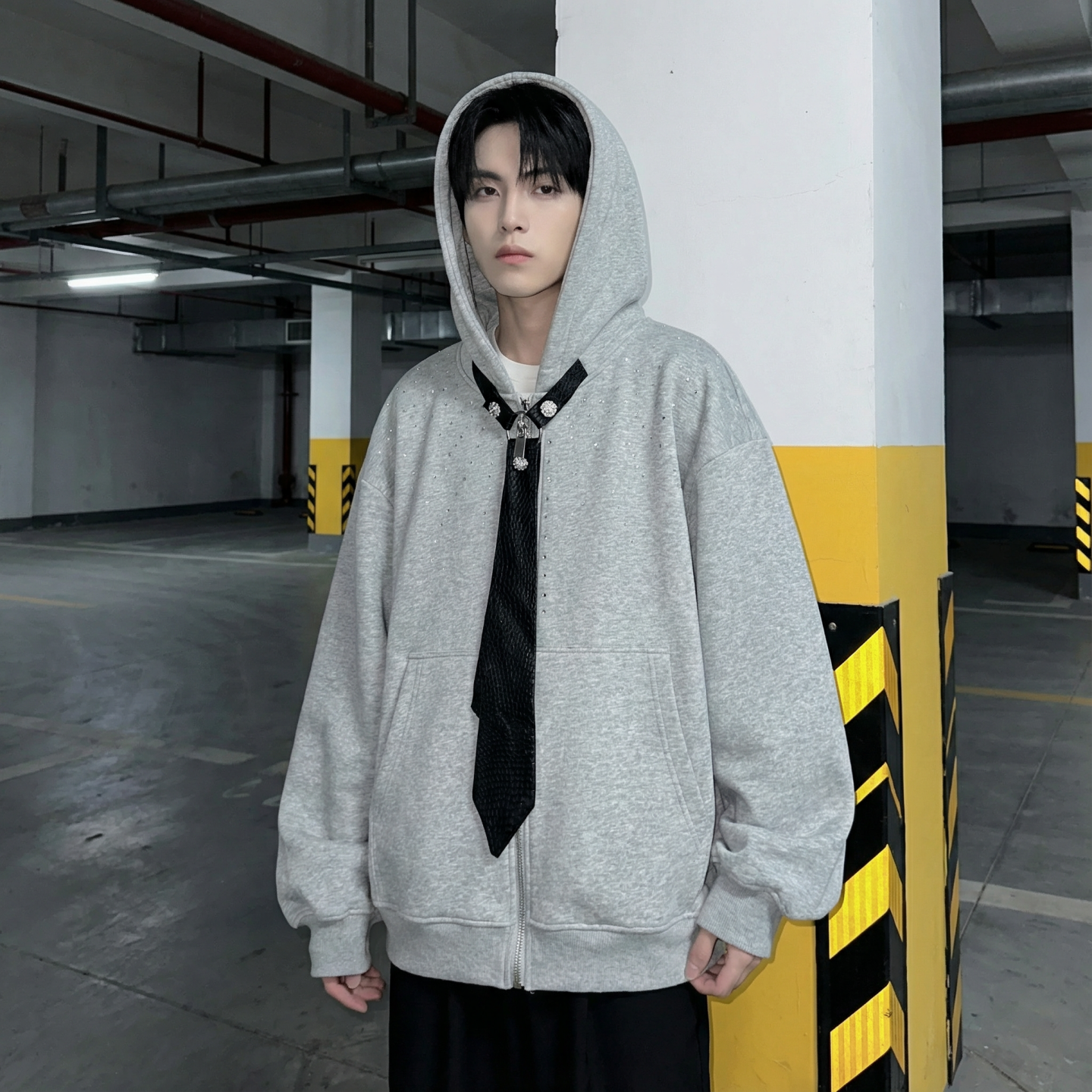 现货烫钻可拆卸领带设计连帽卫衣重磅细闪宽松慵懒外套W2056-P89，女装短外套，星座1017