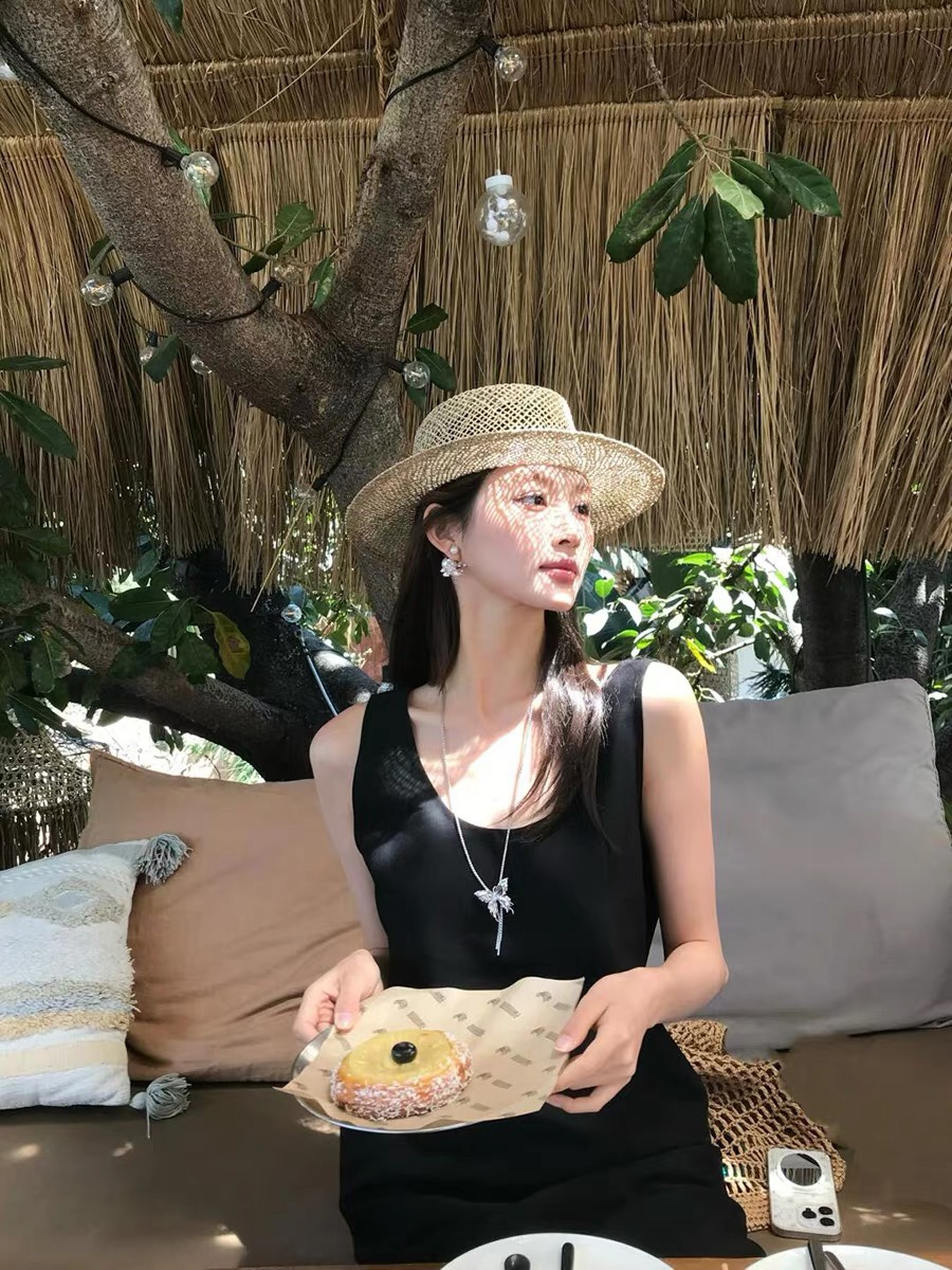 法式复古平顶草帽女海边度假遮阳礼帽百搭防晒显脸小镂空沙滩帽子