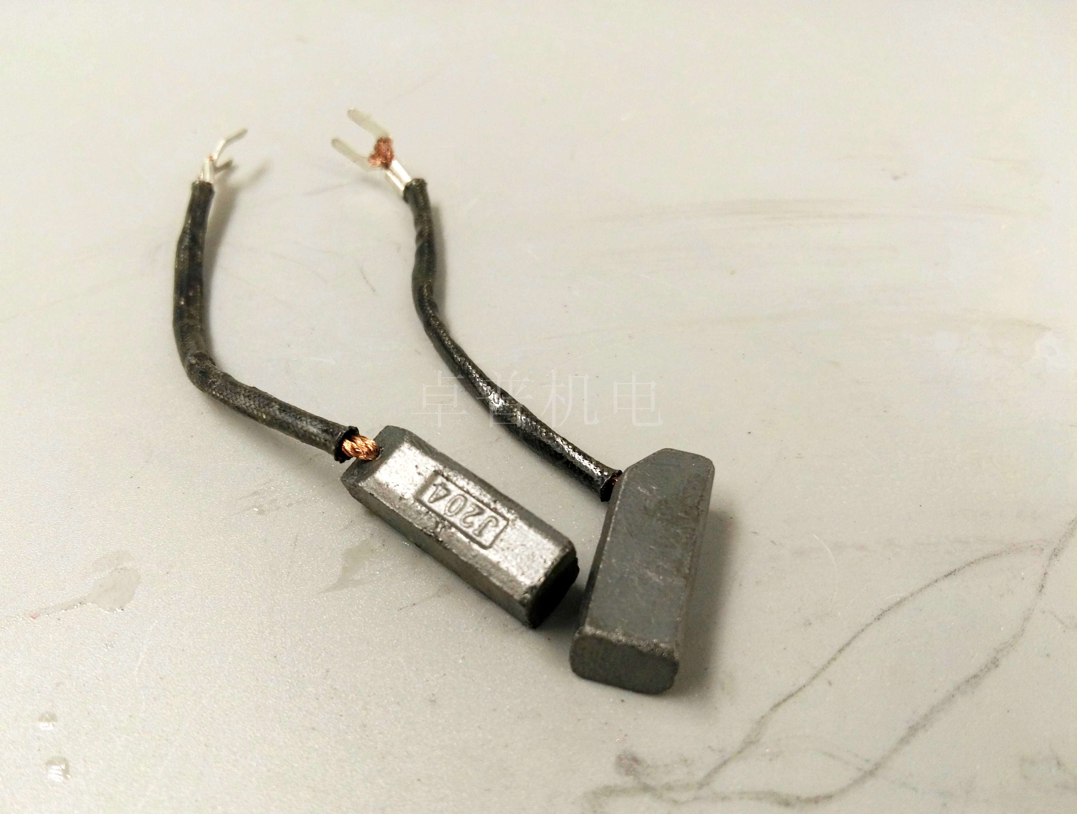 2-50kw柴油有刷发电机碳刷总成 电刷 j204 厂家直销 量大从优