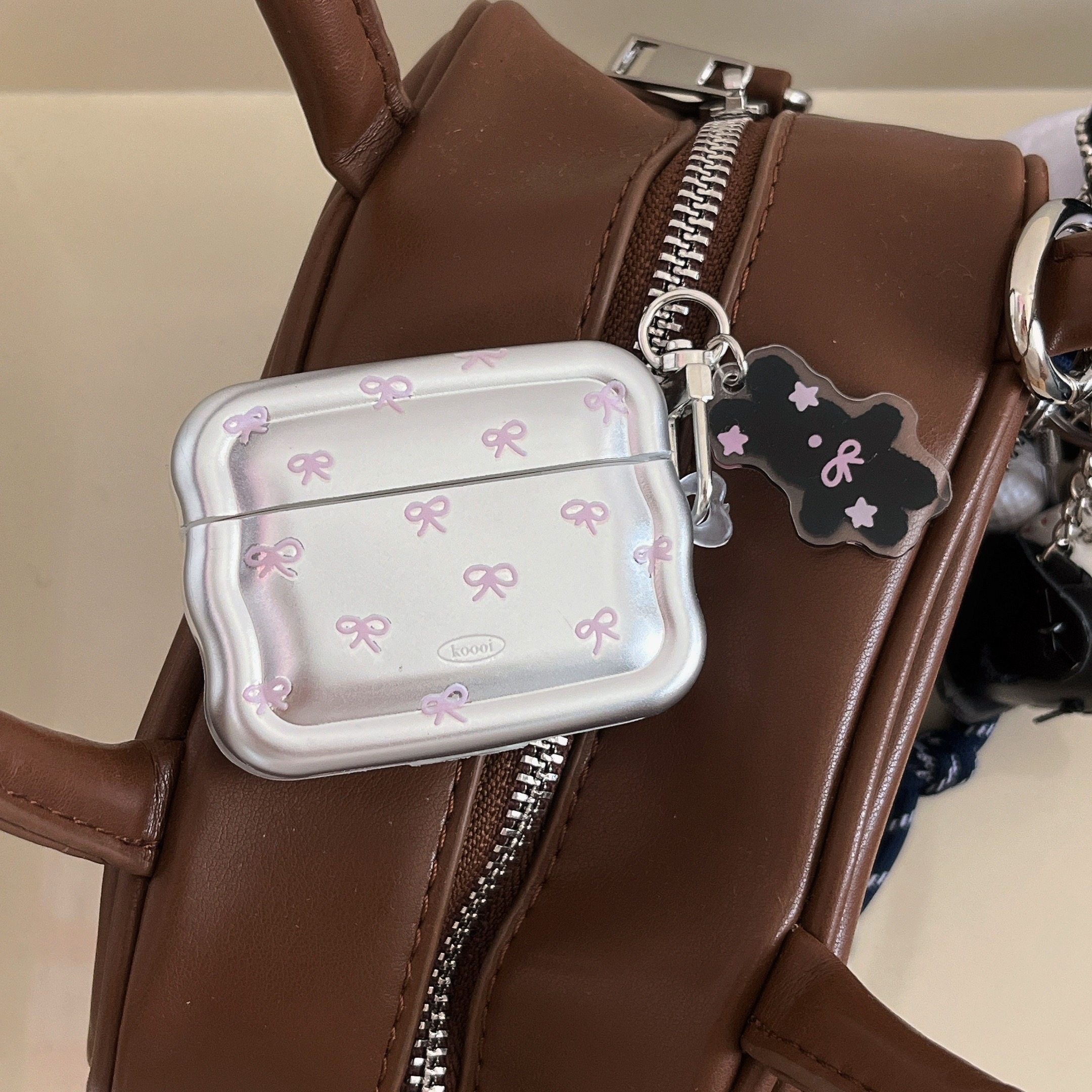 适用于AirPods 1/2/3/4代 Pro/Pro2/Pro3保护套苹果蓝牙耳机壳防摔防刮壳可爱粉色个性款 电镀粉绿蝴蝶結