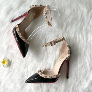 2023新款百搭铆钉脚环带中空不累脚职业一字式扣带包头细高跟凉鞋